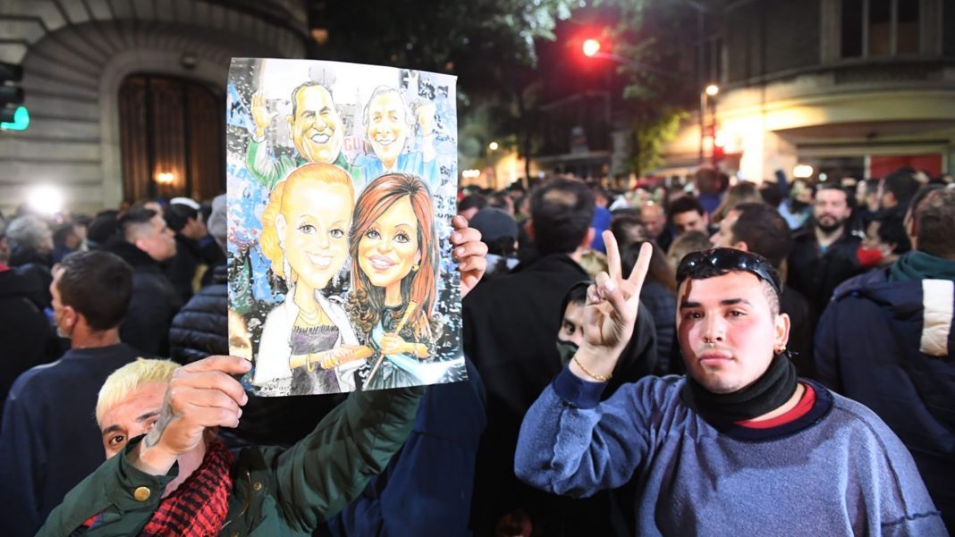masivo-respaldo-a-la-vicepresidenta-por-el-“hostigamiento-judicial-y-mediatico”